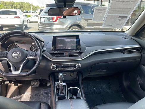 Used 2024 Nissan Altima 2.5 SR FWD image 16