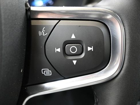 Certified 2025 Volvo XC40 B5 Core image 27