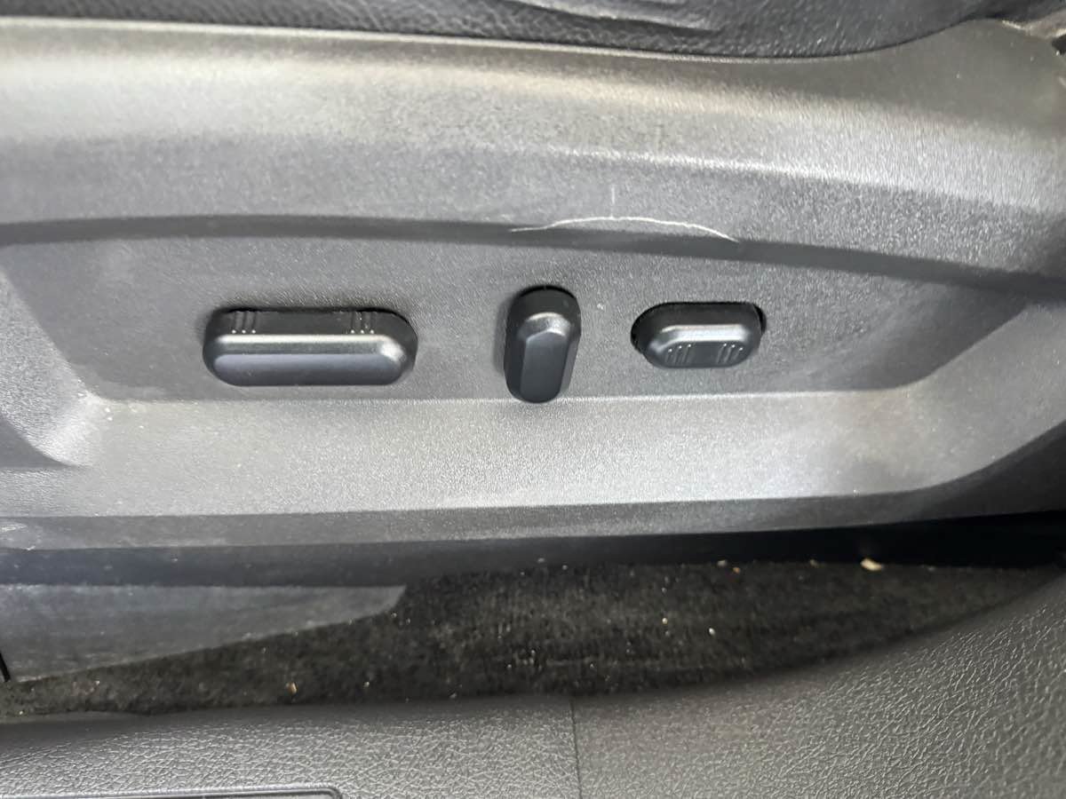 Used 2013 Ford Edge SEL FWD image 40