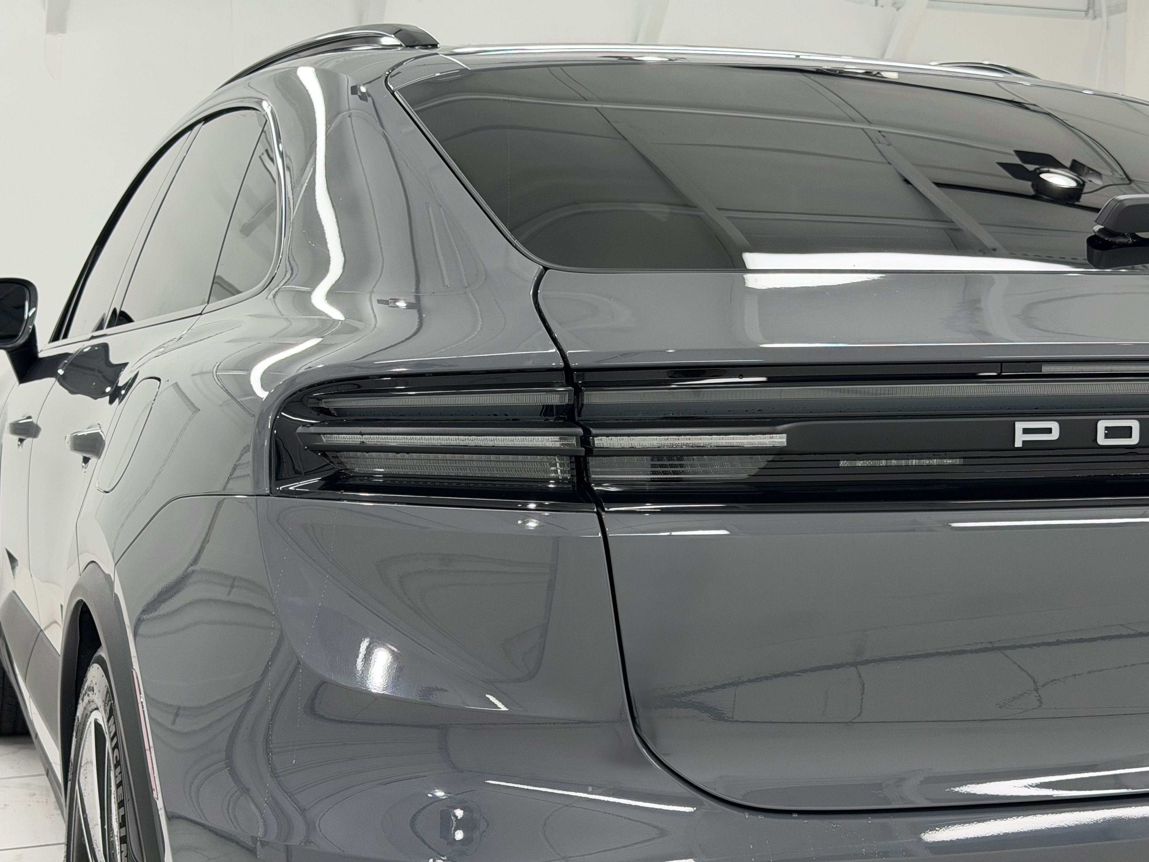 Used 2025 Porsche Macan 4S Electric AWD/4WD image 18