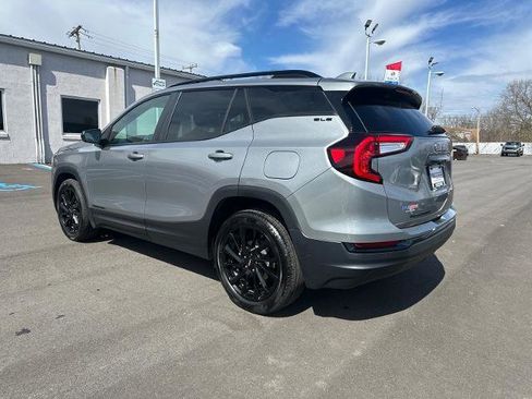 Used 2024 GMC Terrain SLE w/ Driver Convenience Package image 4