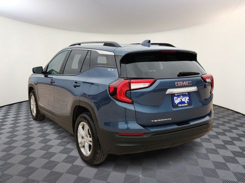 Used 2024 GMC Terrain SLE w/ Driver Convenience Package FWD image 3