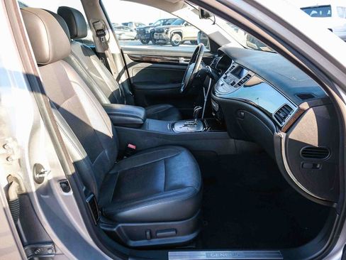 Used 2013 Hyundai Genesis 3.8 RWD image 18