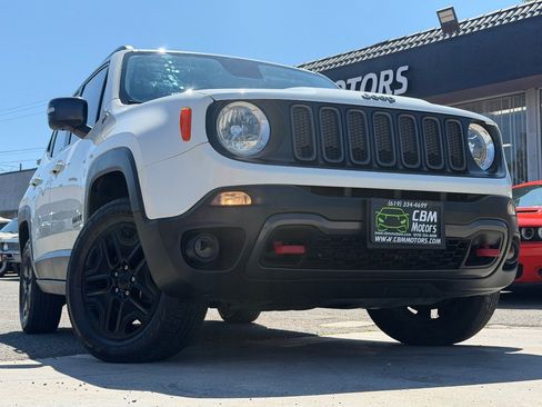 Used 2017 Jeep Renegade Trailhawk AWD/4WD image 2