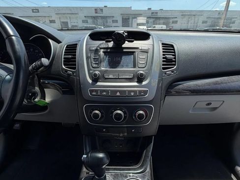 Used 2015 Kia Sorento LX AWD/4WD image 16