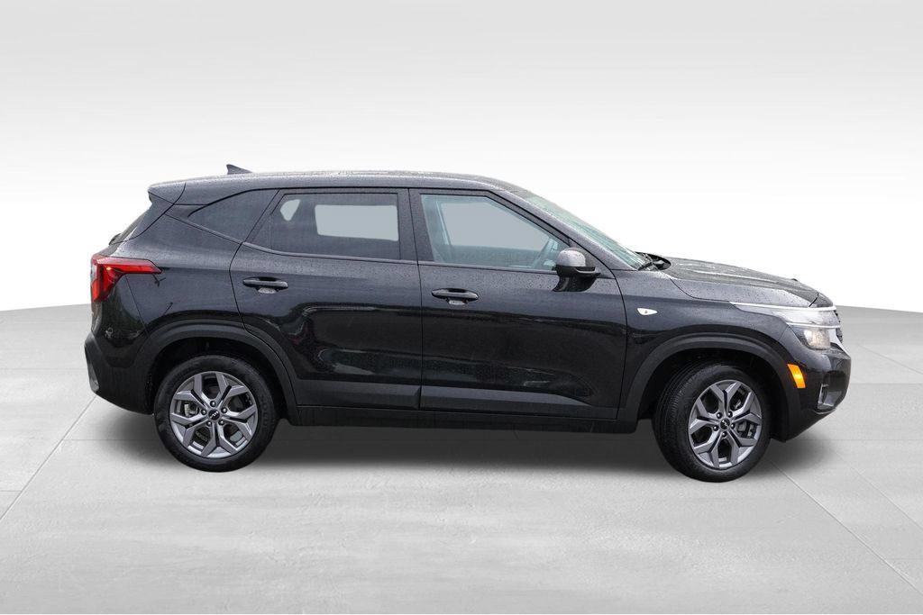 Certified 2024 Kia Seltos LX AWD/4WD image 3