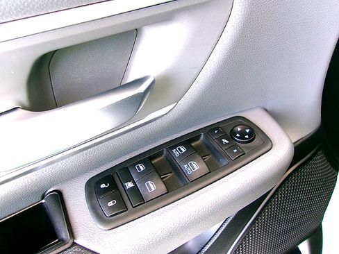 Used 2021 RAM 1500 Big Horn AWD/4WD image 13