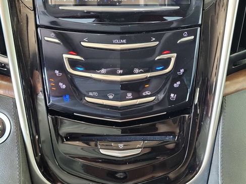 Used 2020 Cadillac Escalade Premium Luxury w/ Escalade Sport Edition AWD/4WD image 21