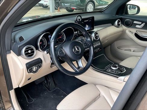 Used 2018 Mercedes-Benz GLC 300 w/ Premium Package image 13