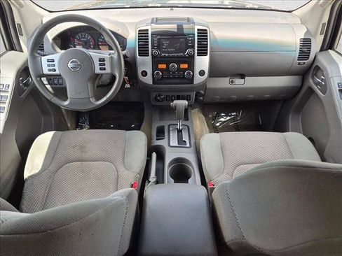 Used 2015 Nissan Frontier SV w/ SV Value Truck Package AWD/4WD image 14