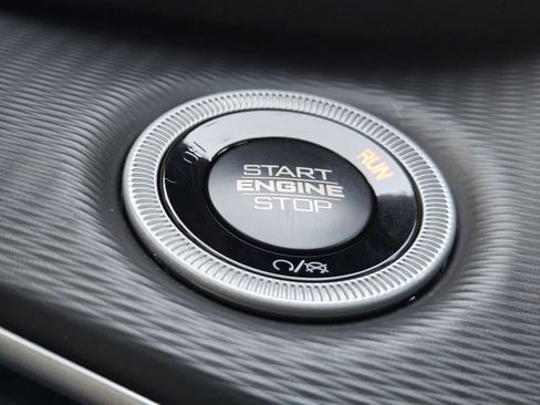 New 2025 Jeep Grand Cherokee L Laredo image 21