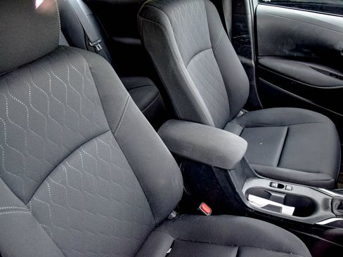 Used 2023 Toyota Corolla LE FWD image 10