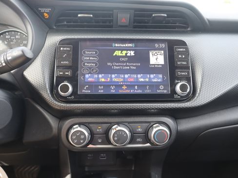 Used 2023 Nissan Kicks SV w/ Interior Electronics Package FWD image 17