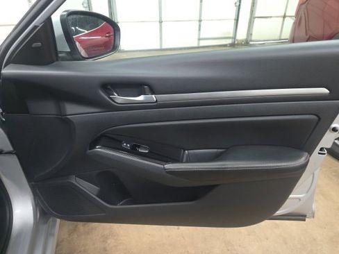 Used 2023 Nissan Altima 2.5 SV image 5