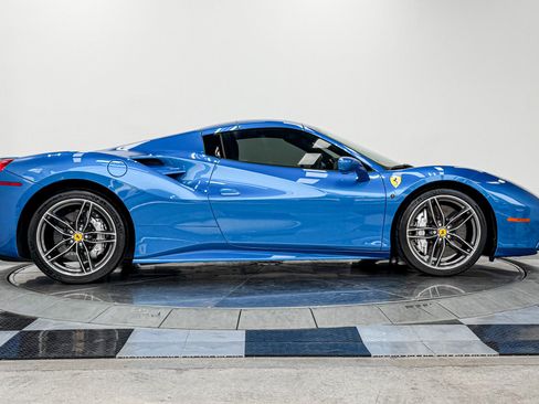 Used 2018 Ferrari 488 Spider RWD image 17
