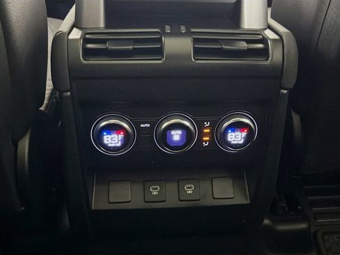 Used 2023 Land Rover Defender 110 X-Dynamic SE image 25