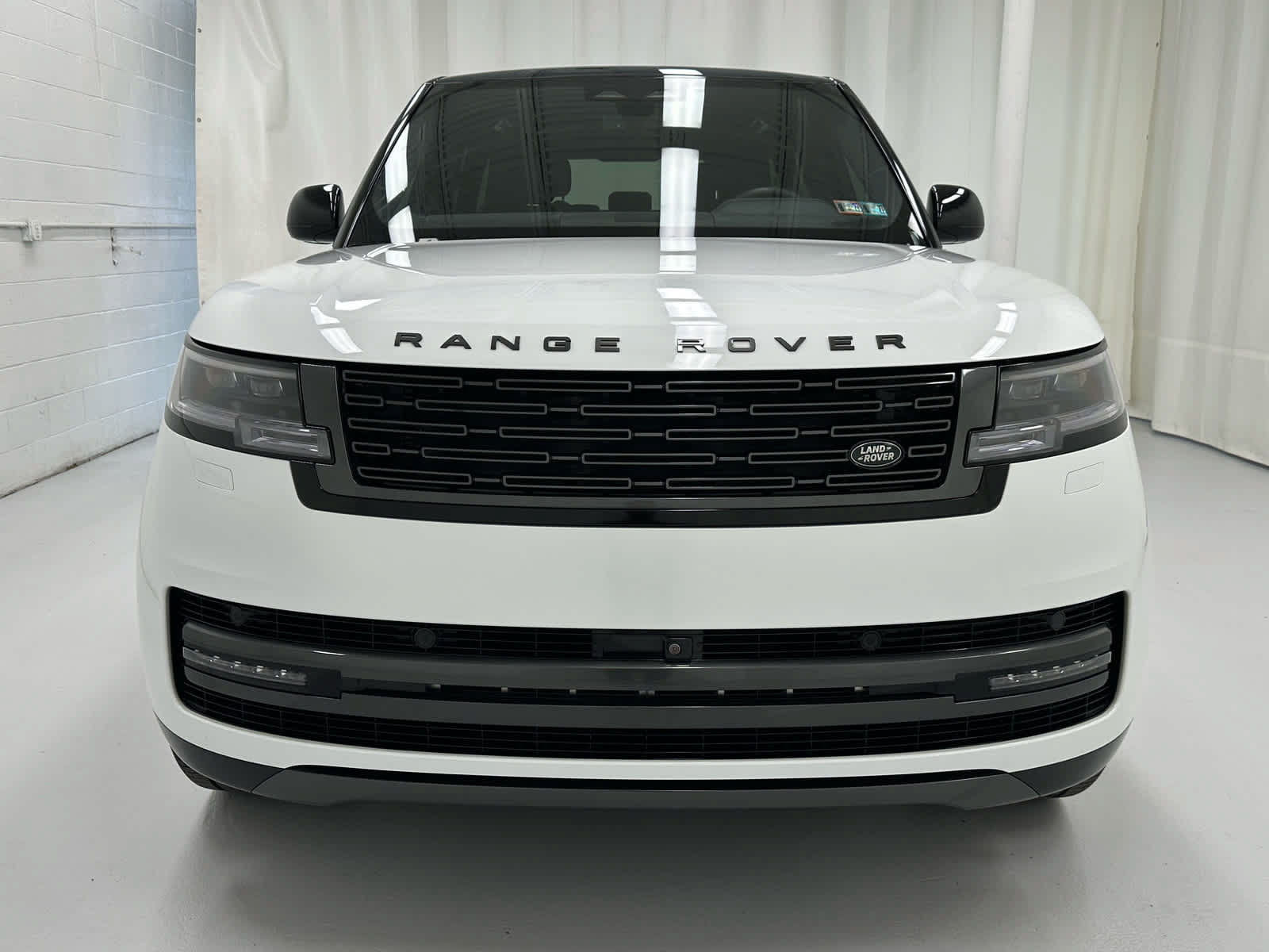 Used 2025 Land Rover Range Rover SE AWD/4WD image 5