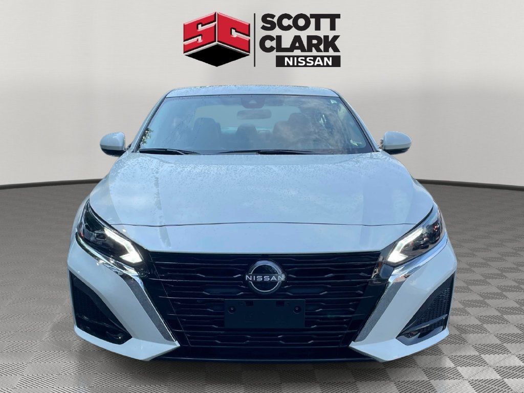 Used 2025 Nissan Altima 2.5 SL FWD image 2