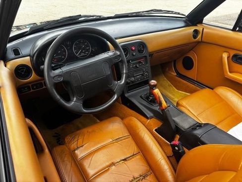 Used 1992 MAZDA MX-5 Miata RWD image 13
