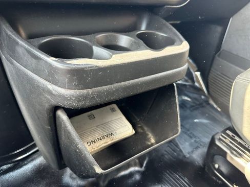 Used 2018 Chevrolet Express 2500 w/ Driver Convenience Package RWD image 18