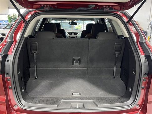 Used 2016 Chevrolet Traverse LT w/ Style and Technology Package image 24