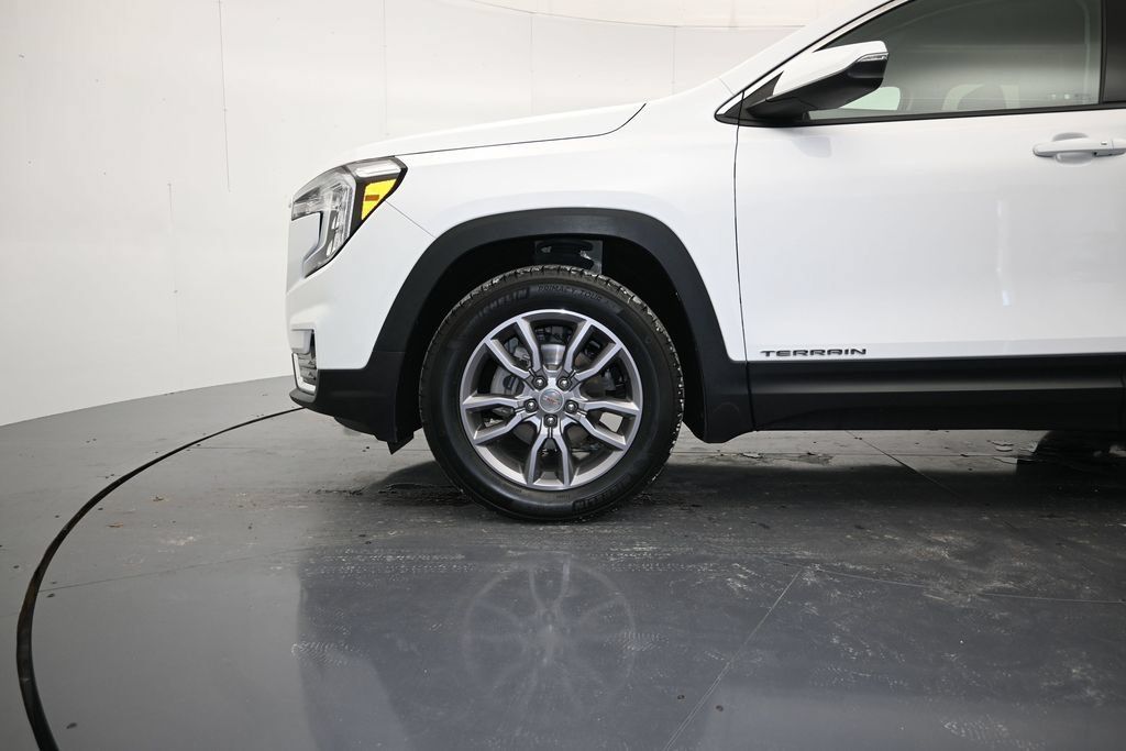 Used 2024 GMC Terrain SLT AWD/4WD image 9