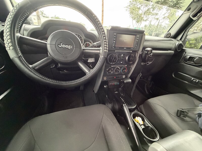 Used 2007 Jeep Wrangler Unlimited Sahara w/ Dual Top Group AWD/4WD image 20