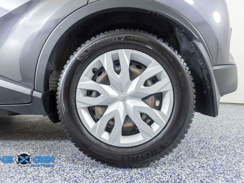 Used 2021 Toyota C-HR LE FWD image 45