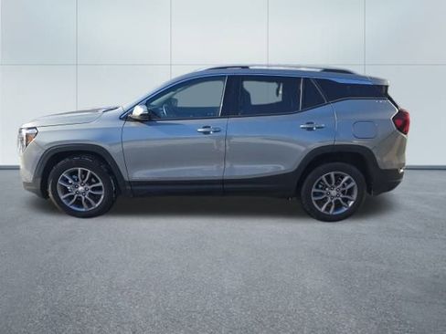 Used 2023 GMC Terrain SLT image 2