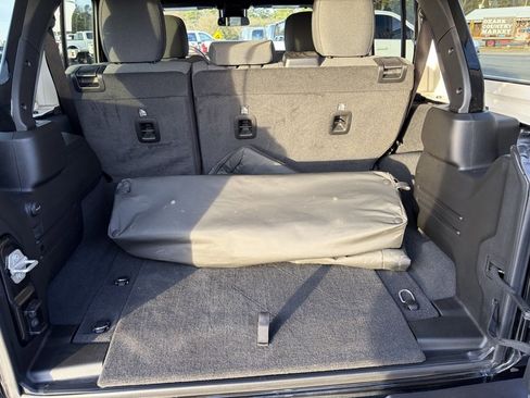 Used 2024 Jeep Wrangler Unlimited w/ LED Headlamp & Fog Lamp Group image 7