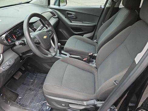 Used 2022 Chevrolet Trax LS w/ Tint and Cruise Package AWD/4WD image 19