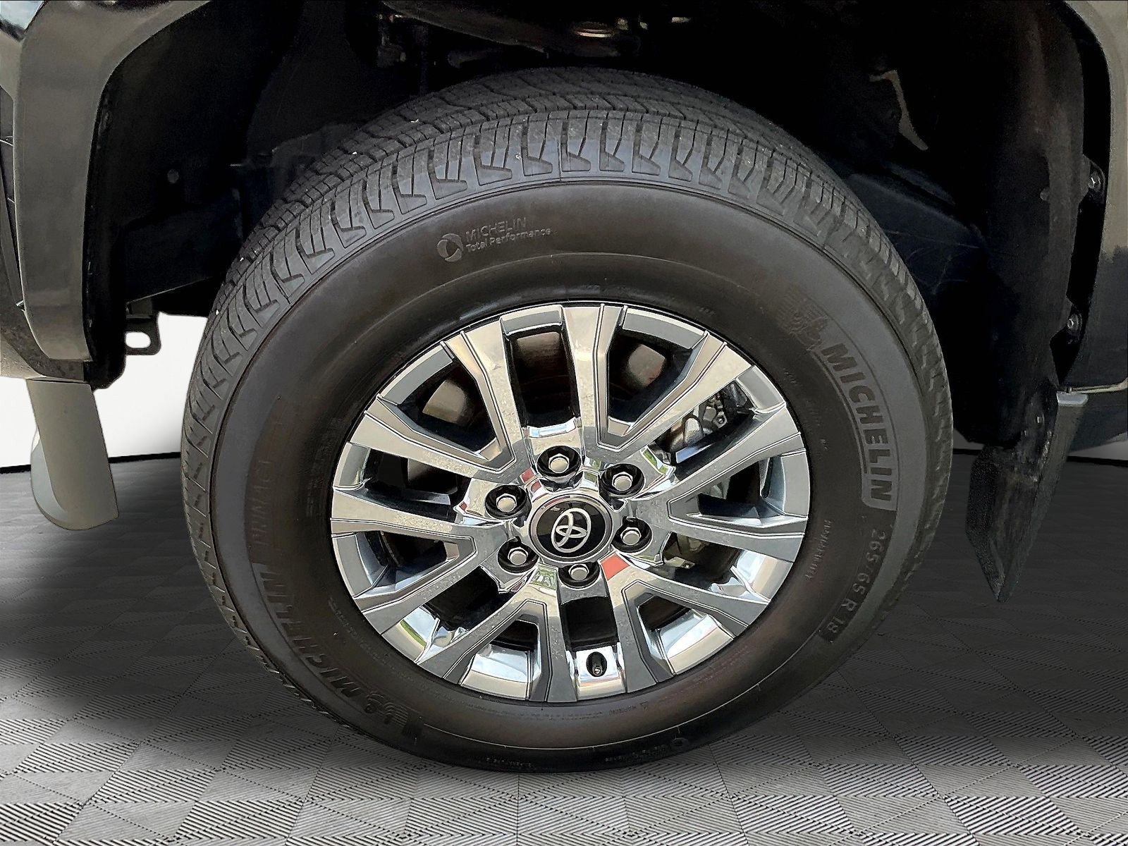 Used 2025 Toyota Tacoma Limited AWD/4WD image 34