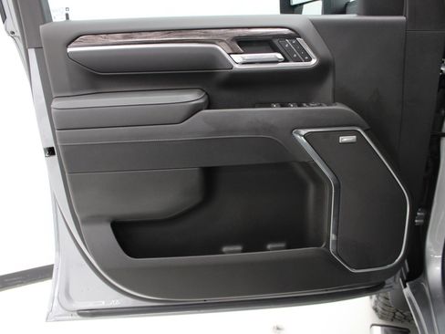 Used 2025 Chevrolet Silverado 2500 LTZ w/ LTZ Premium Package image 12