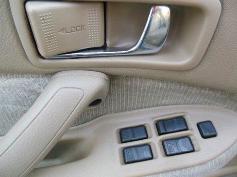 Used 1993 Subaru Legacy LS image 22