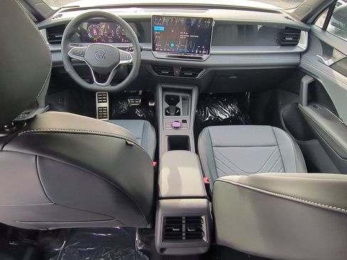 New 2026 Volkswagen Tiguan SE R-Line image 16