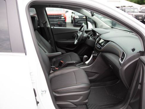 Used 2019 Chevrolet Trax LT w/ LT Convenience Package AWD/4WD image 23