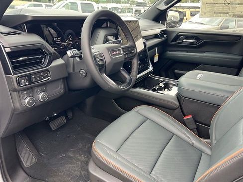 New 2026 GMC Yukon XL AT4 w/ AT4 Premium Package image 9