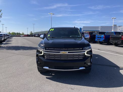 Used 2024 Chevrolet Tahoe Premier w/ Premium Package AWD/4WD image 2