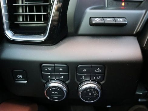 Used 2025 GMC Sierra 2500 Denali Ultimate image 20