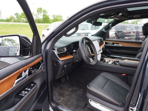 New 2024 Jeep Grand Wagoneer Series III image 13