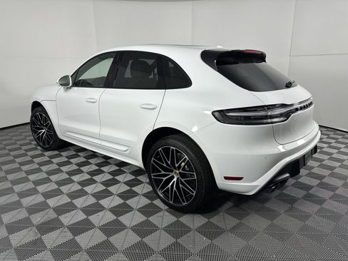 Certified 2025 Porsche Macan image 3