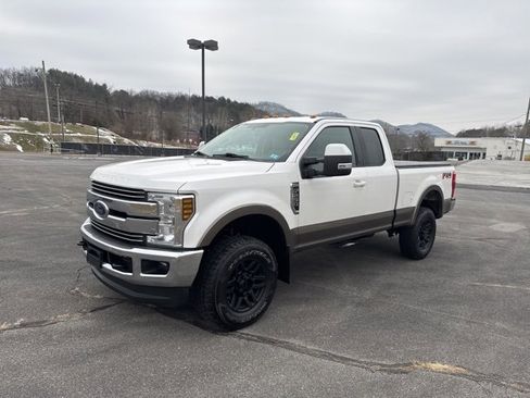 Used 2018 Ford F250 Lariat w/ Lariat Value Package image 4