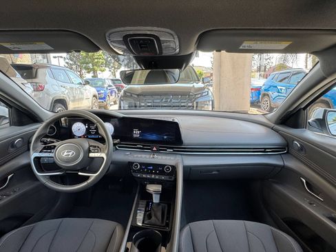 Used 2025 Hyundai Elantra SEL FWD image 35