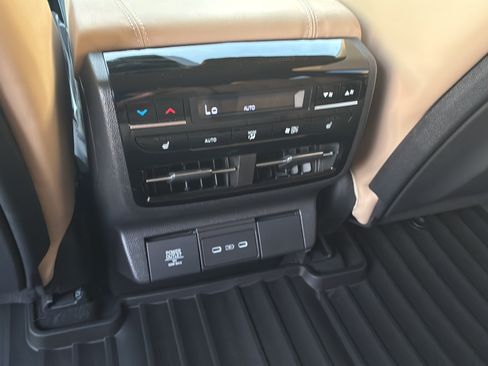Used 2025 Acura MDX SH-AWD w/ Advance Package image 18