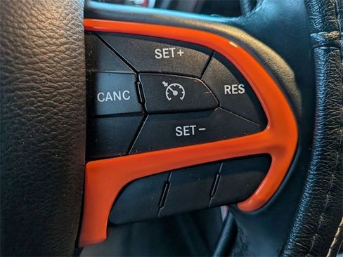 Used 2015 Dodge Challenger SXT image 17