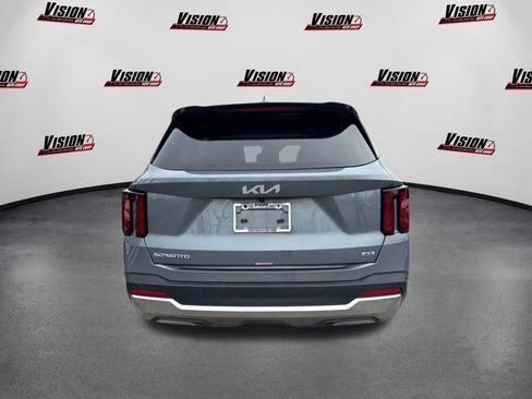 Certified 2025 Kia Sorento S w/ Panoramic Sunroof Package image 6