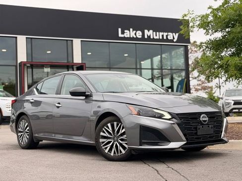 Used 2024 Nissan Altima 2.5 SV FWD image 1