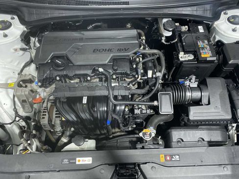 Used 2024 Hyundai Elantra SEL FWD image 9