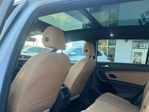 Used 2023 Volkswagen Tiguan SE w/ Panoramic Sunroof Package AWD/4WD image 17