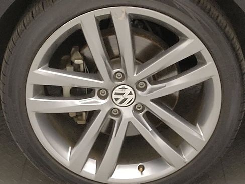 Used 2018 Volkswagen Passat 2.0T R-Line FWD image 31